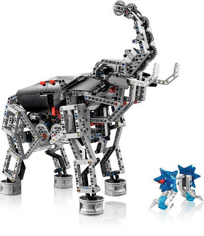 Слон, собранный из стартового и ресурсного наборов LEGO Mindstorms EV3