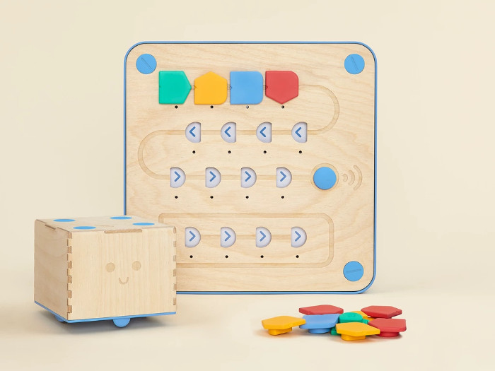 Cubetto – программирование для детей, которое можно пощупать руками