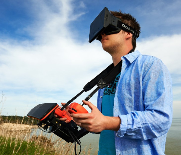 Управление квадрокоптером Parrot Bebop Drone в шлеме виртуальной реальности Oculus
