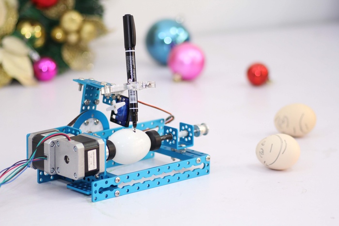 mEggBot – робот, рисующий на яйцах или шариках для пинг-понга