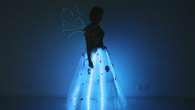 Светящееся платье сделаное с помощью конструктора Neuron